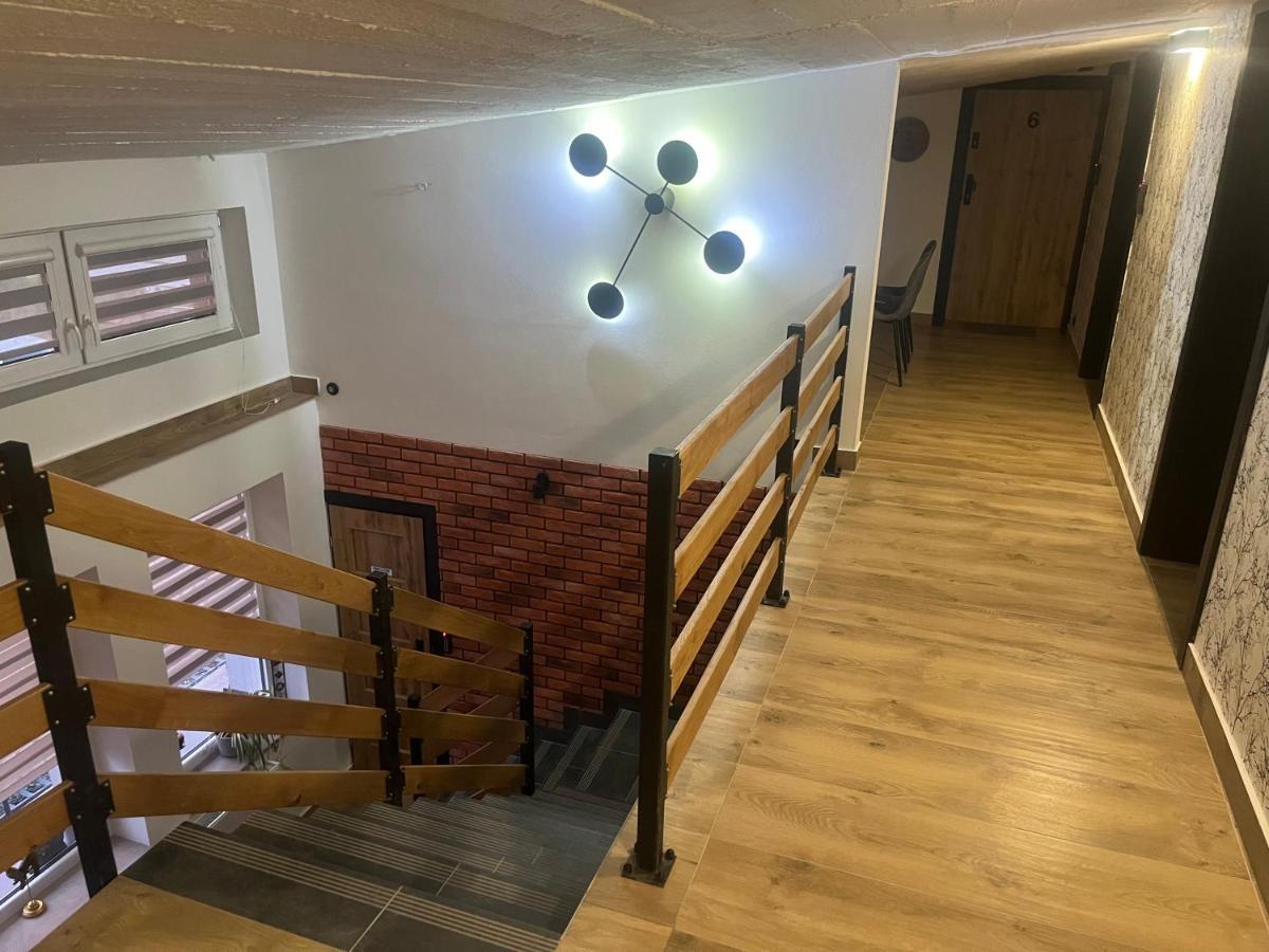 Happy 4 Aparthotel Krosno Bagian luar foto