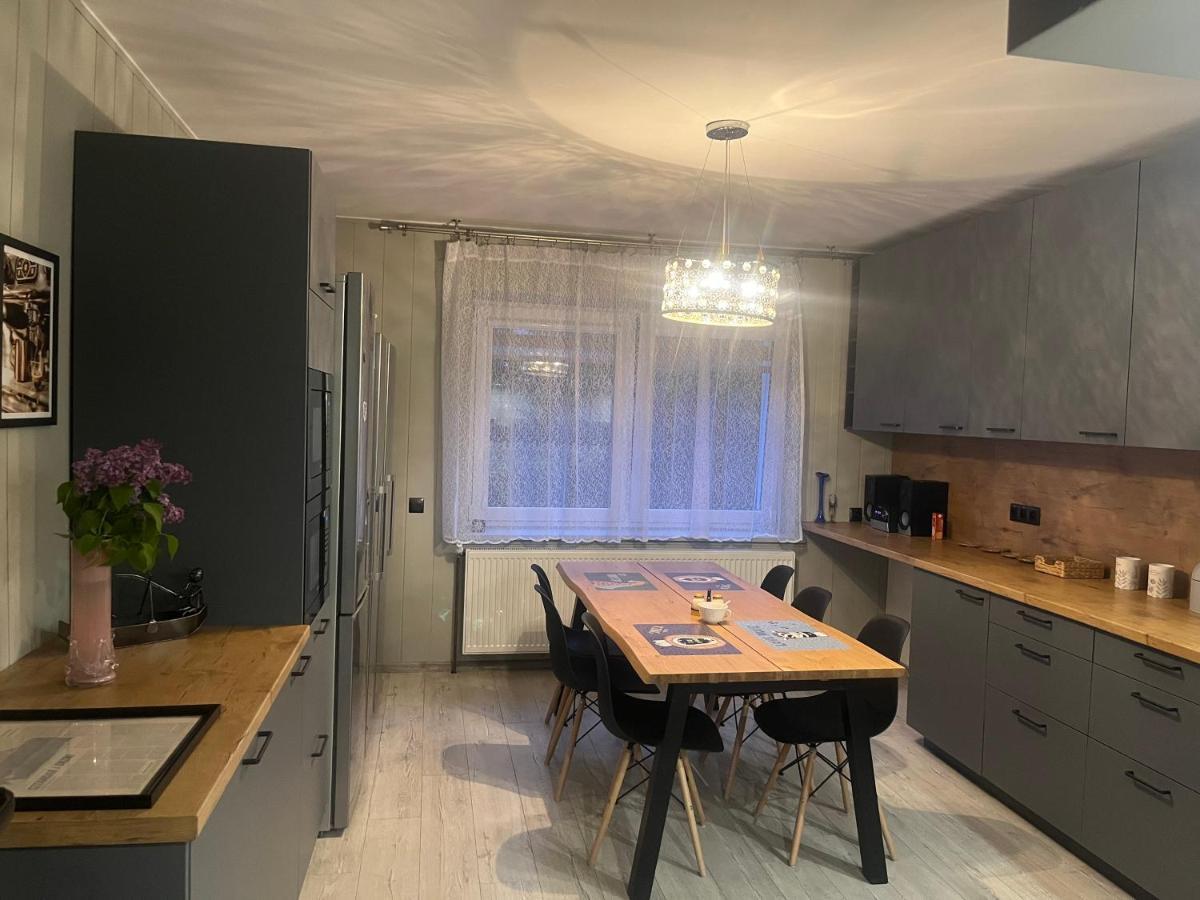 Happy 4 Aparthotel Krosno Bagian luar foto