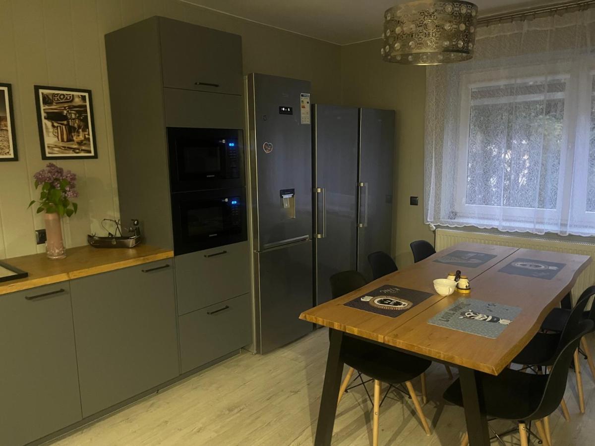 Happy 4 Aparthotel Krosno Bagian luar foto