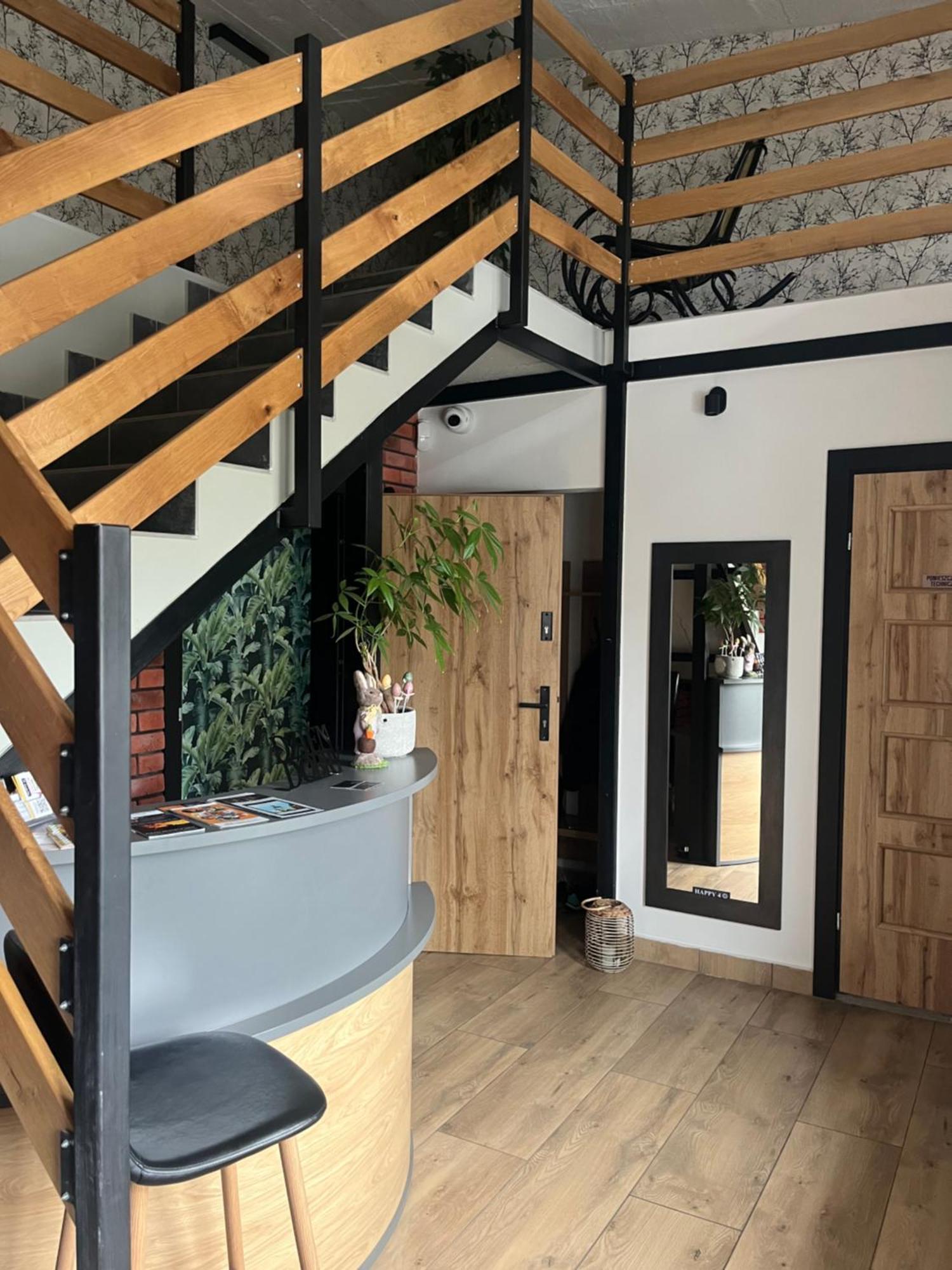 Happy 4 Aparthotel Krosno Bagian luar foto