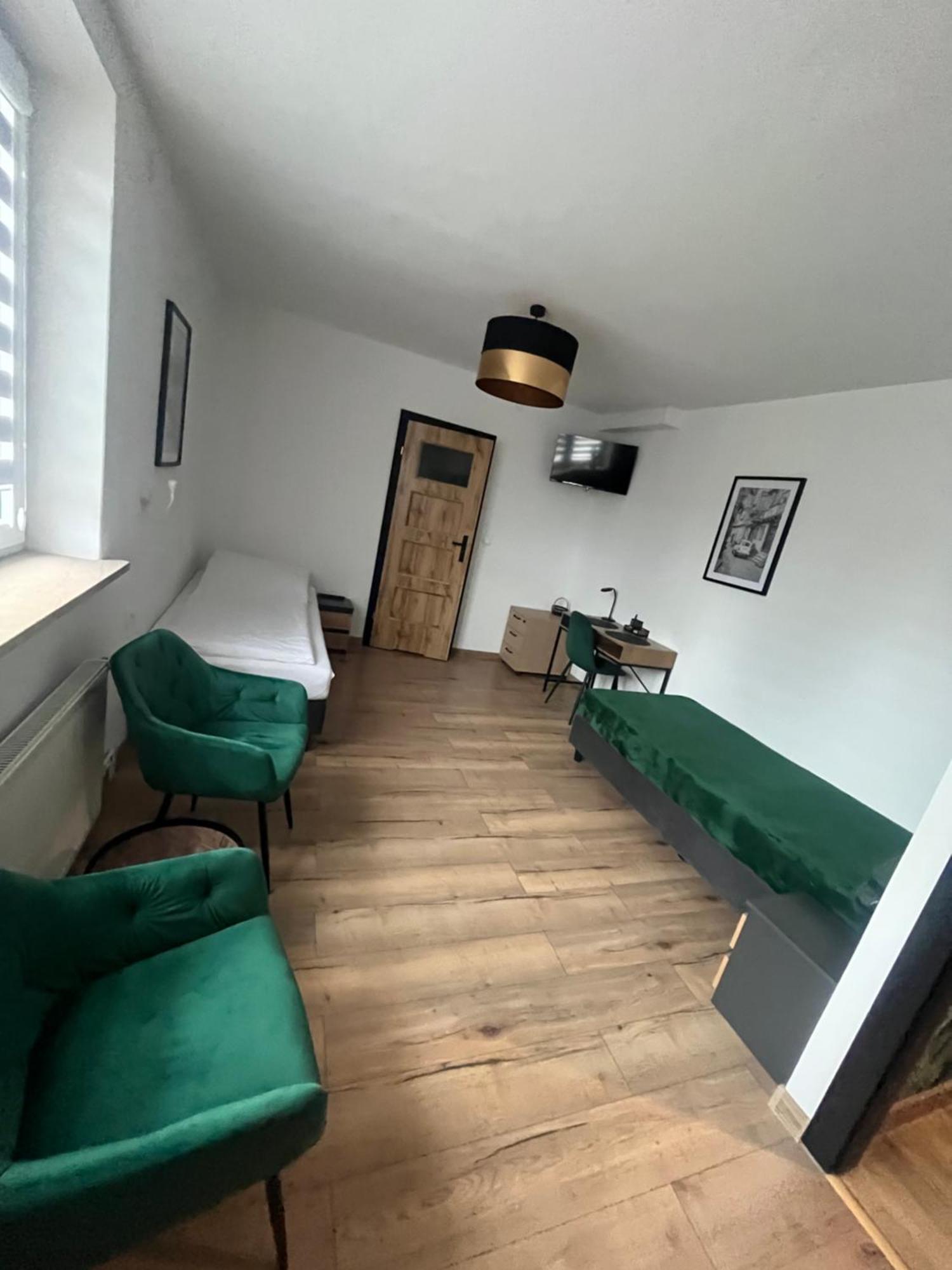 Happy 4 Aparthotel Krosno Bagian luar foto