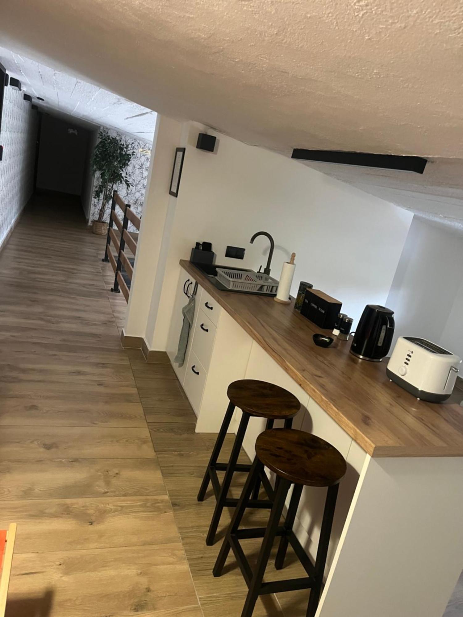 Happy 4 Aparthotel Krosno Bagian luar foto